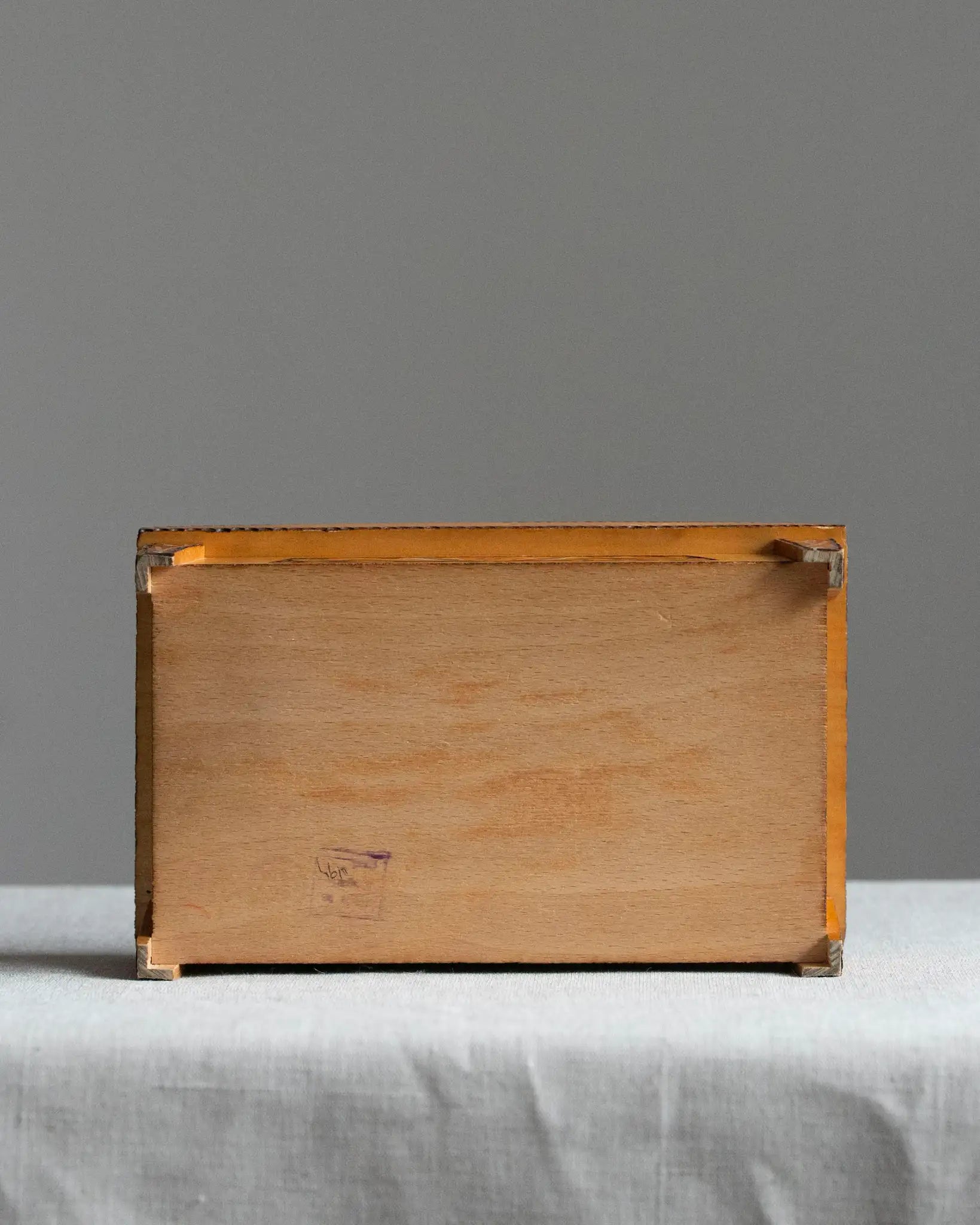 holzschatulle-schmuckschatulle-holz-gemustert-vintage-handgeschnitzt