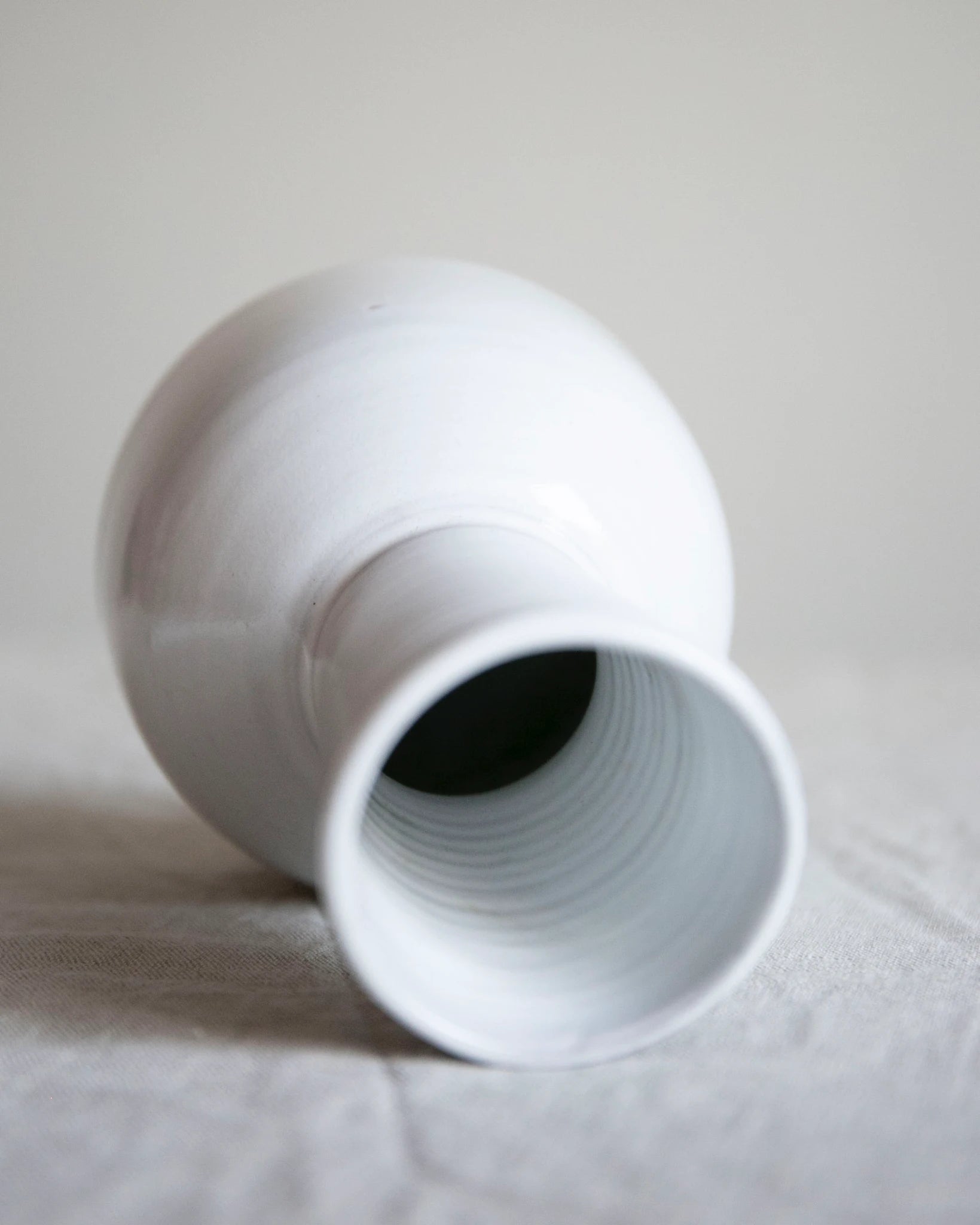 keramik-vase-vintage-weiß-grau-klein-blumenvase
