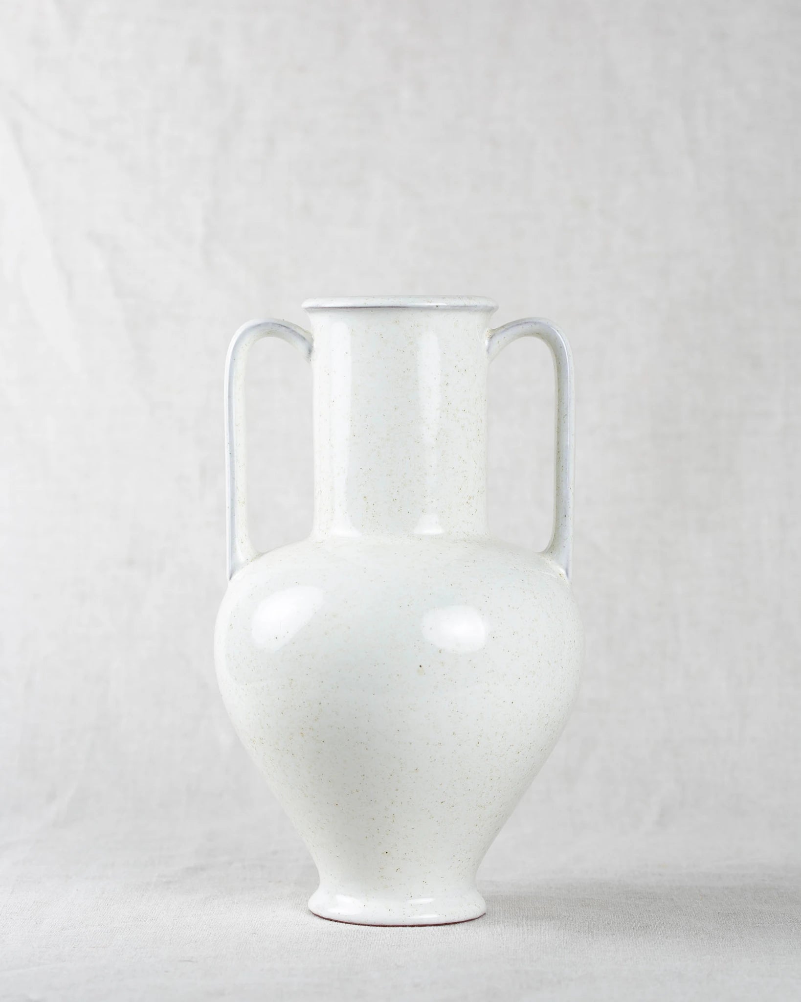 keramikvase-henkelvase-griechisch-vase-grau-weiß