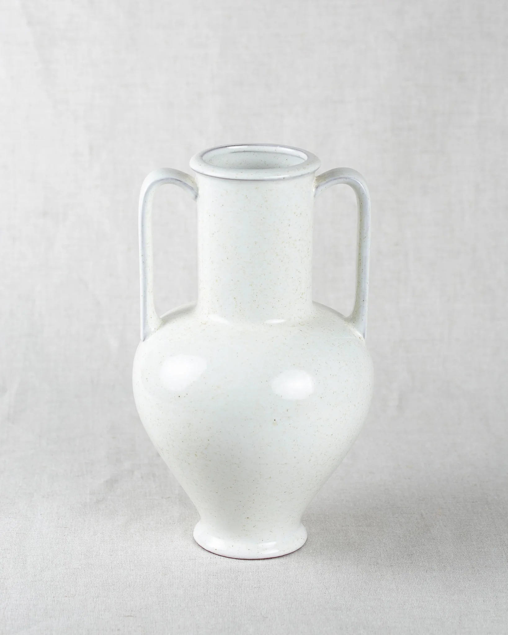 keramikvase-henkelvase-griechisch-vase-grau-weiß