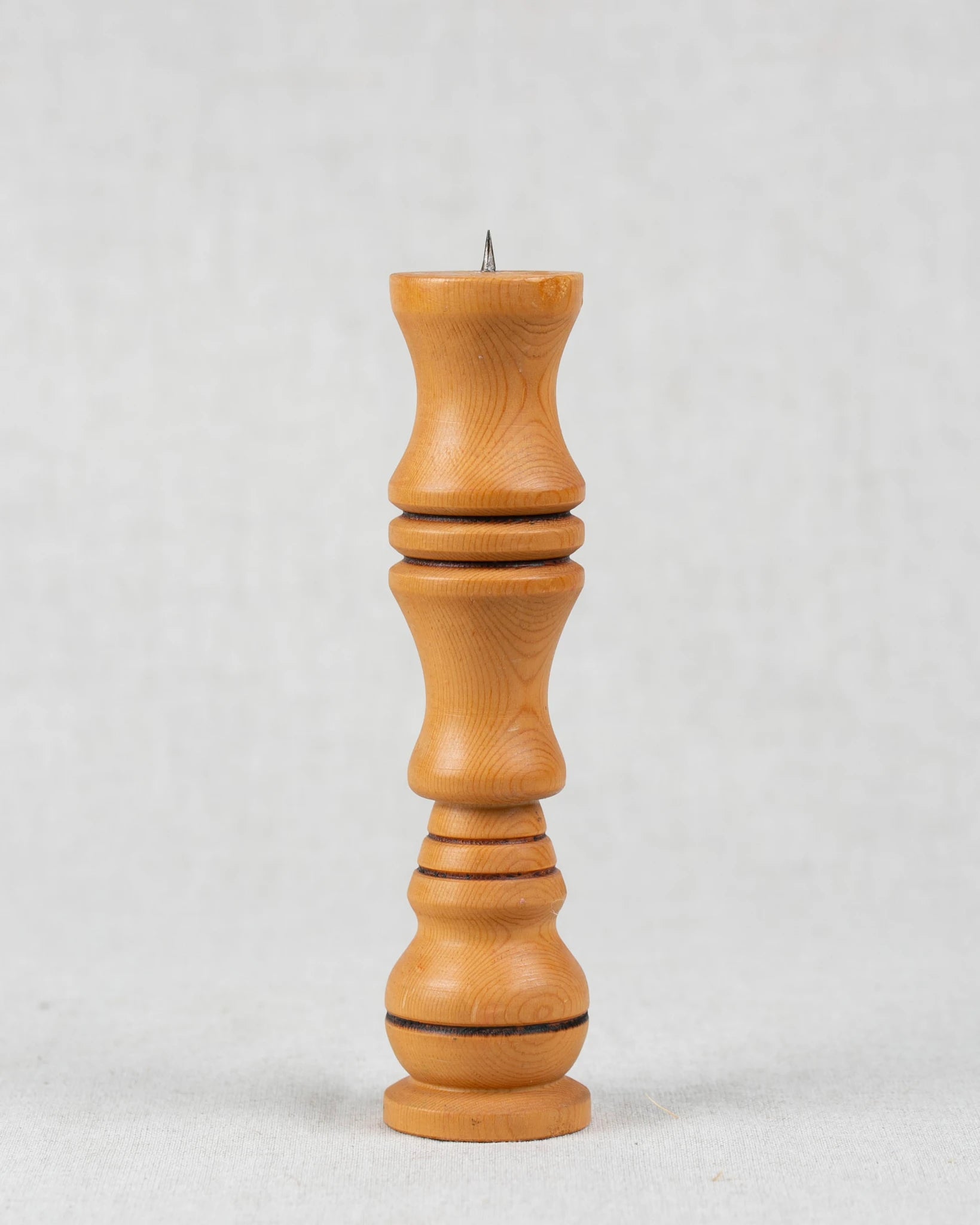 kerzenständer-gedrechselt-holz-kerzenhalter-vintage