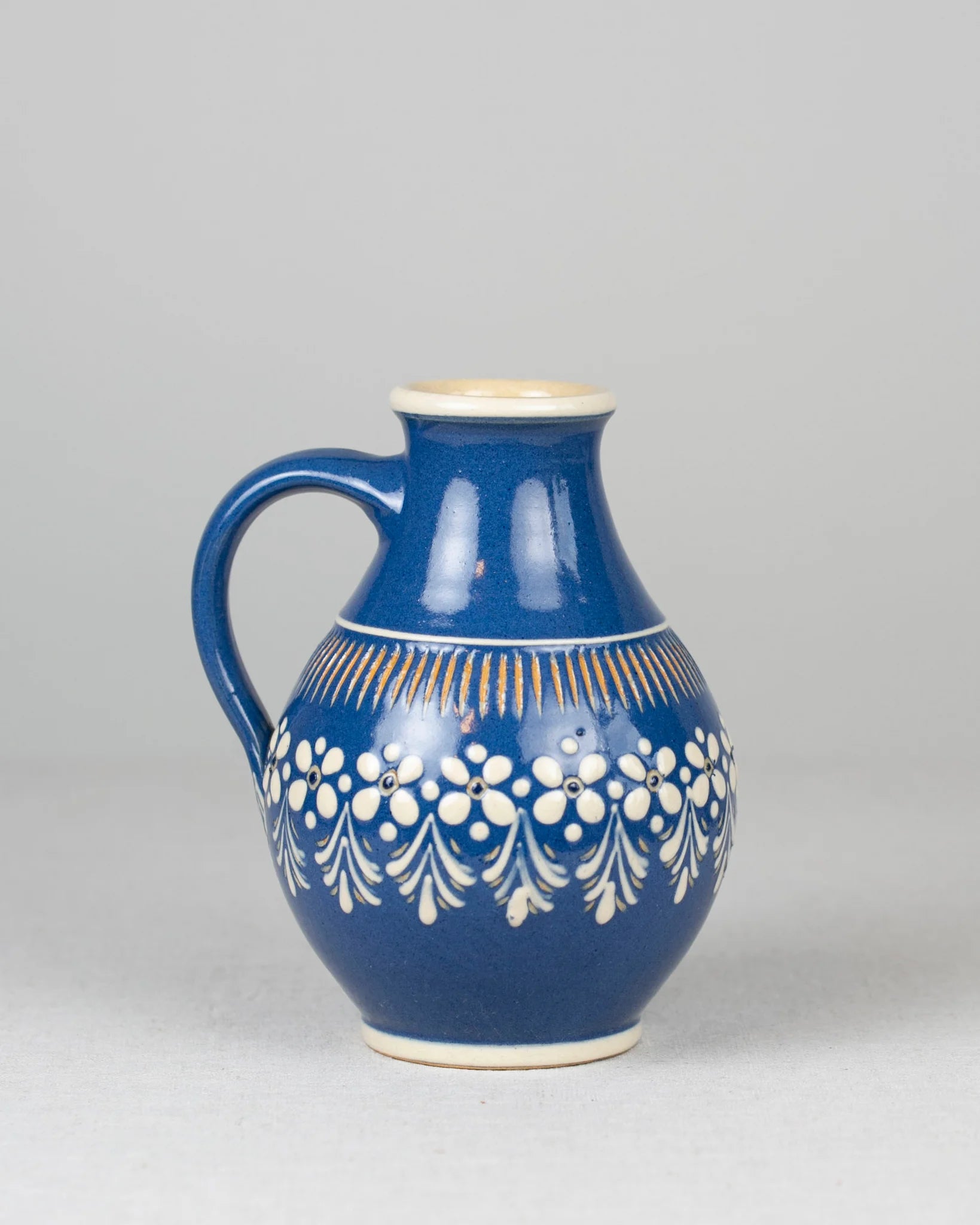 krug-blau-blumen-muster-keramik-vintage-karaffe-deko-landhaus