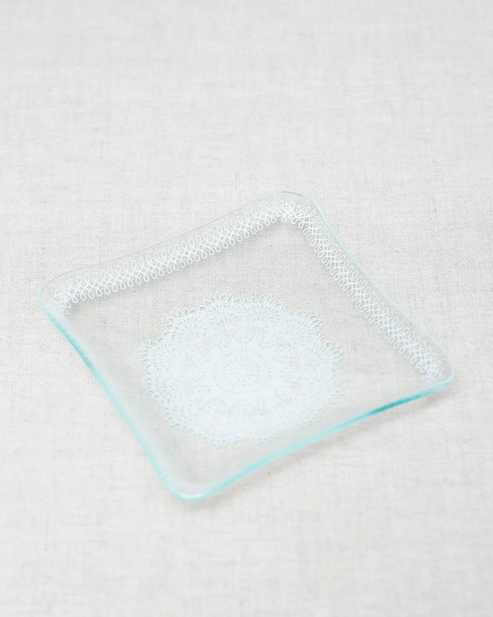 schale-glaswerk-olbernhau-gemustert-weiss-dekoschale-dekor-vintage-ostalgie-ddr