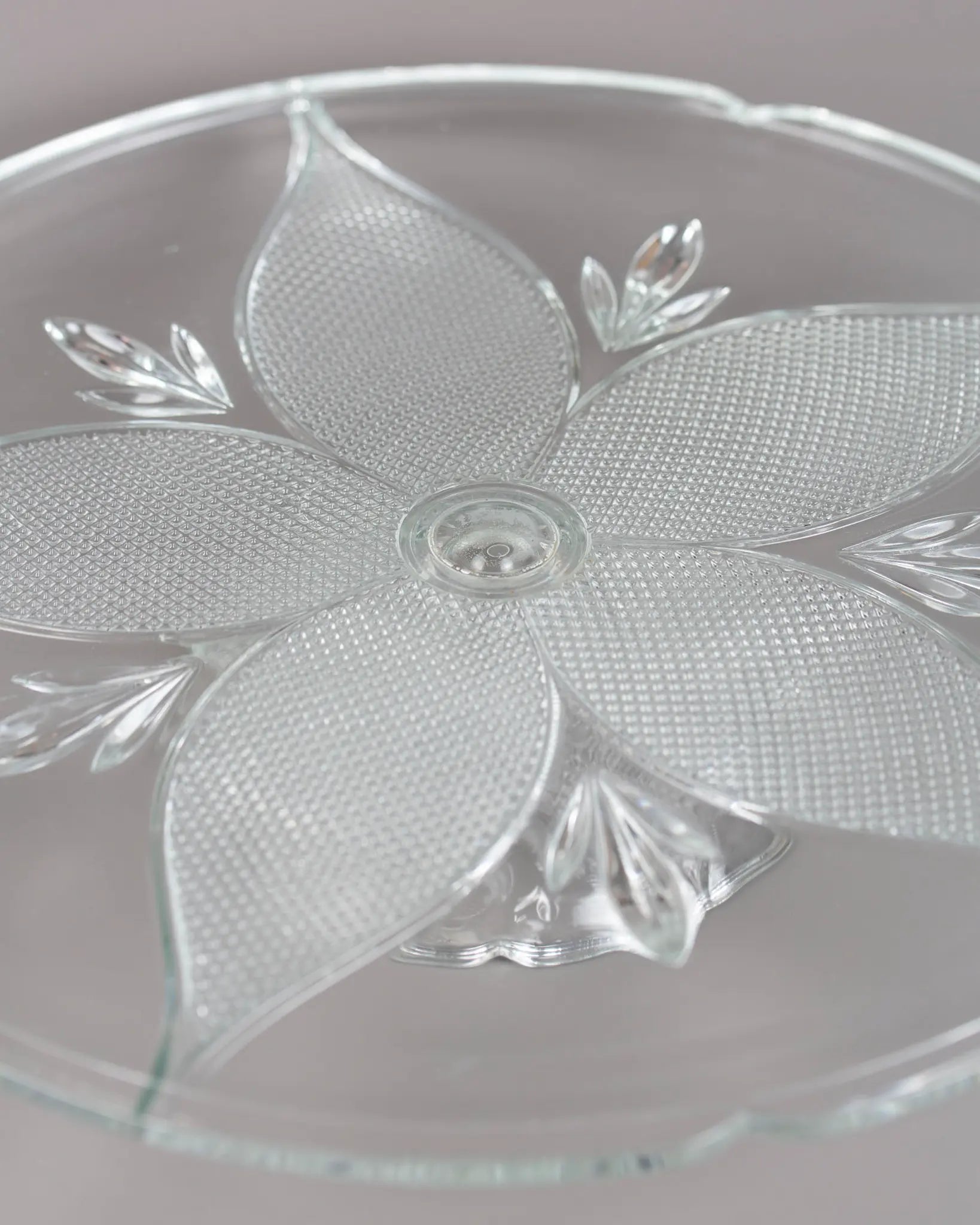 tortenplatte-glas-blüte-platte-blütenmotiv-vintage