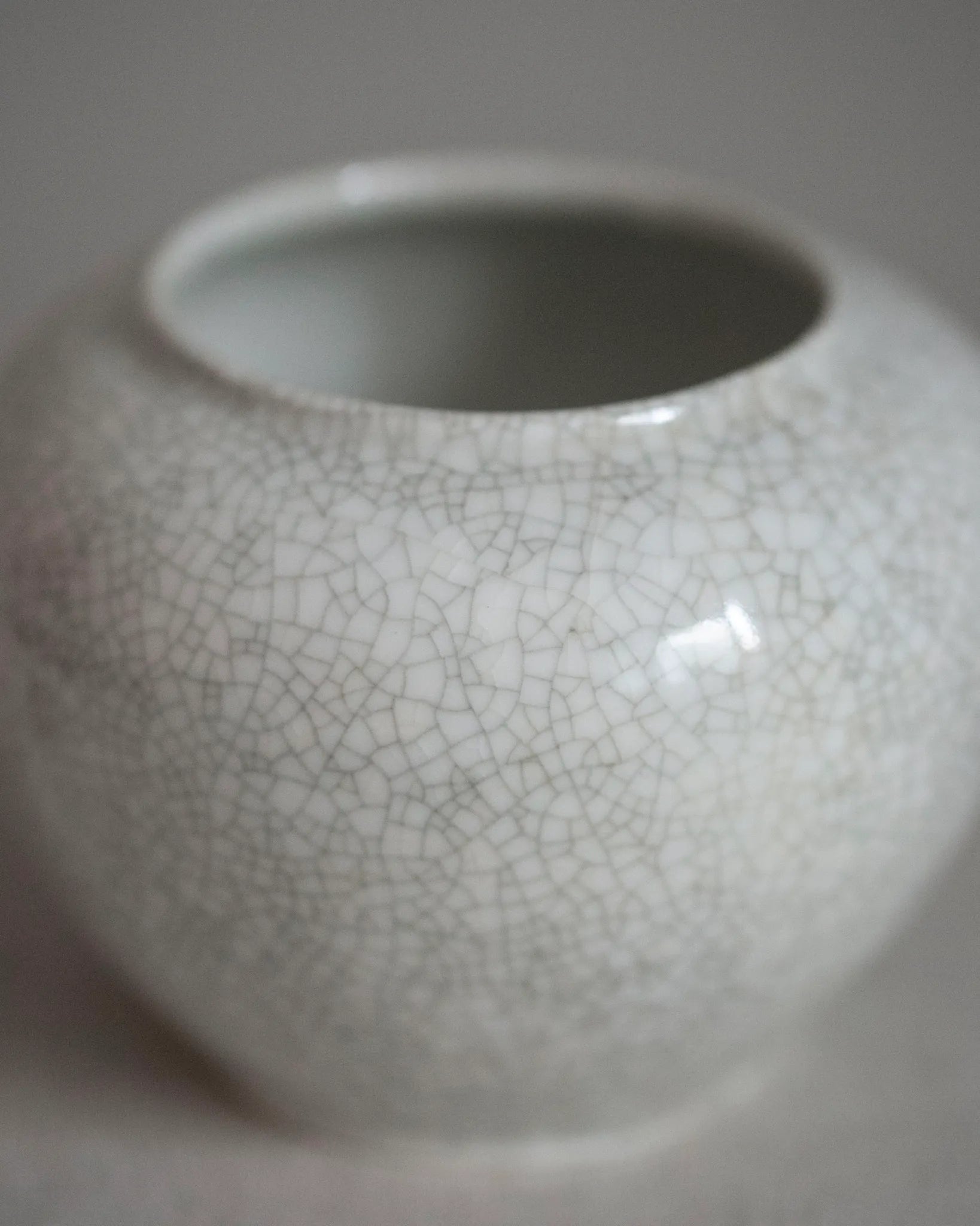 vase-craquelemuster-lichte-veb-muster-weiß