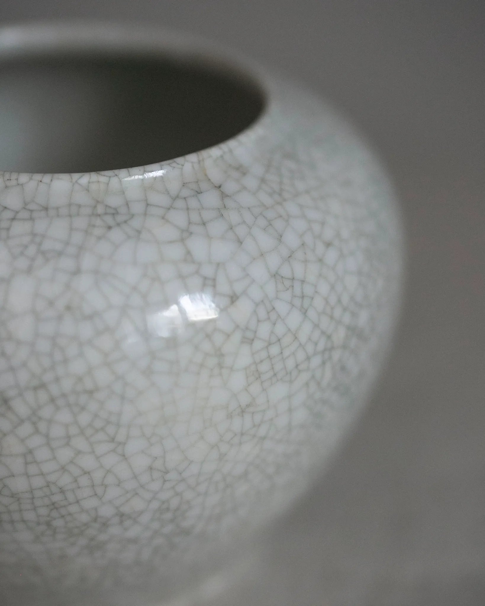 vase-craquelemuster-lichte-veb-muster-weiß