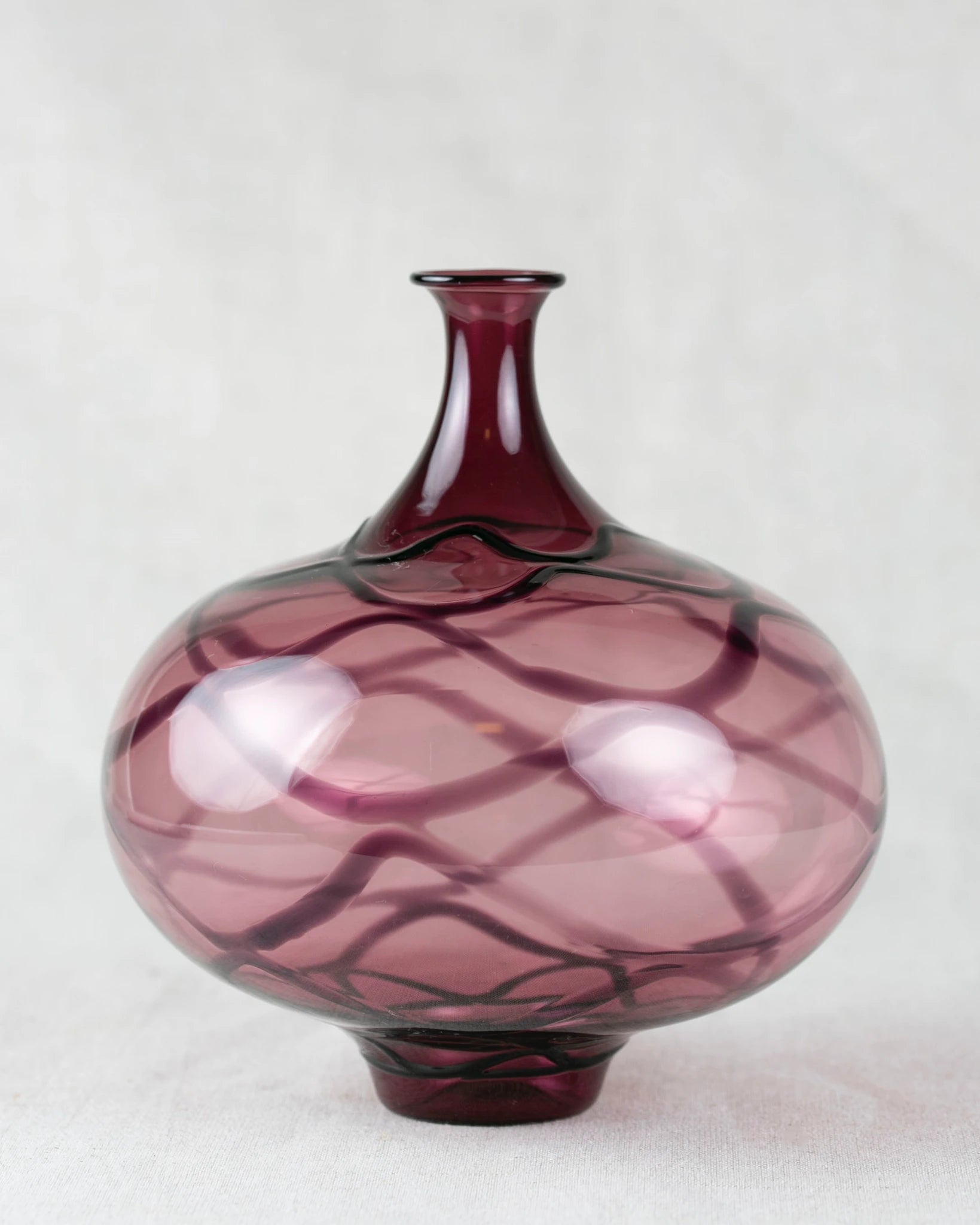 vase-rauchglas-ballonvase-lila-gemustert-vintage