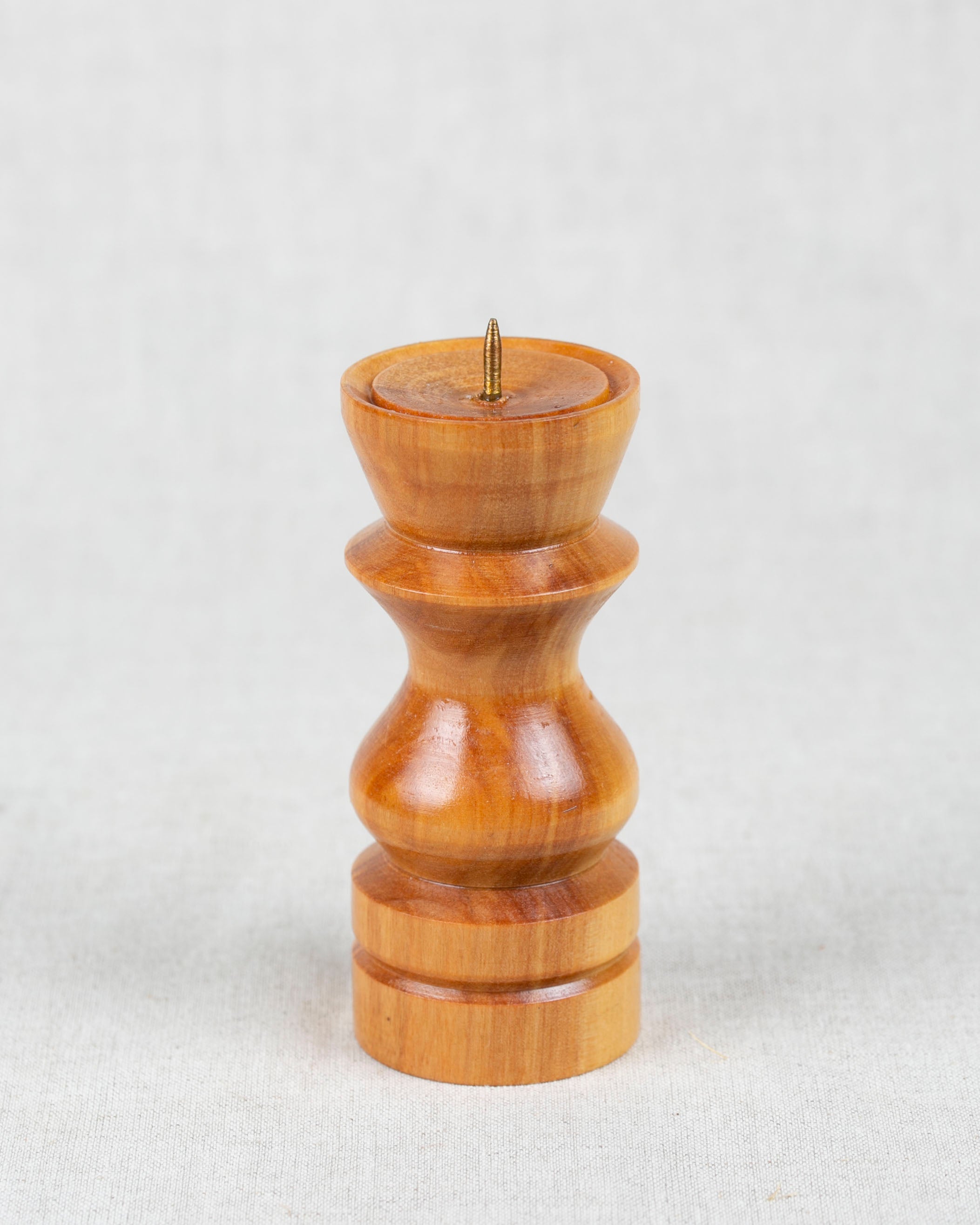 schöner Kerzenständer aus Holz