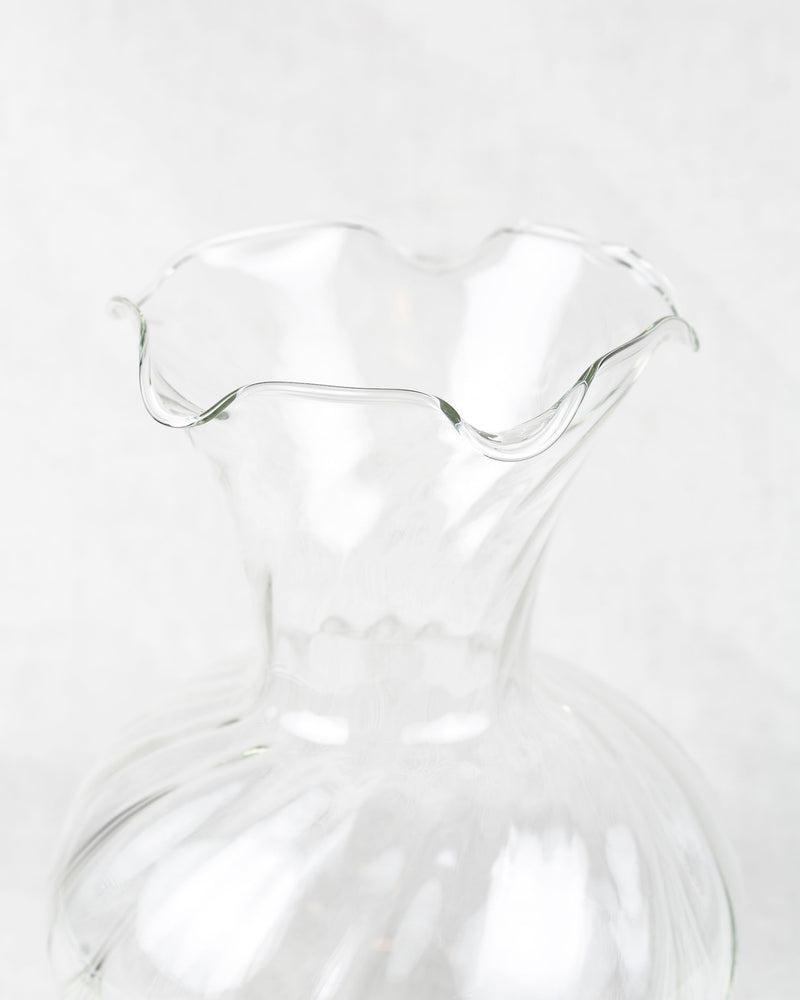 Große Vase aus Glas mit Rüschenrand