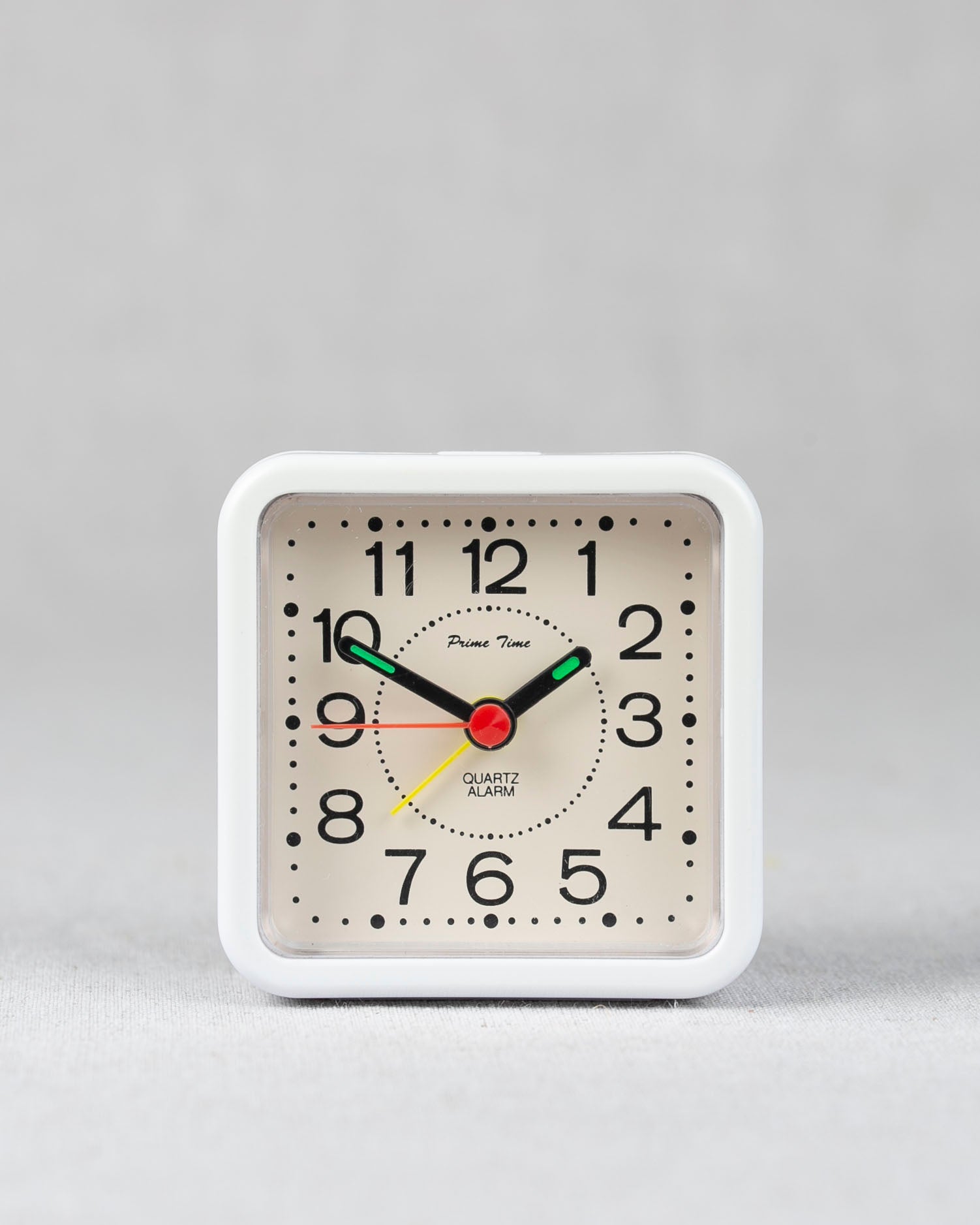 Weißer Vintage Wecker