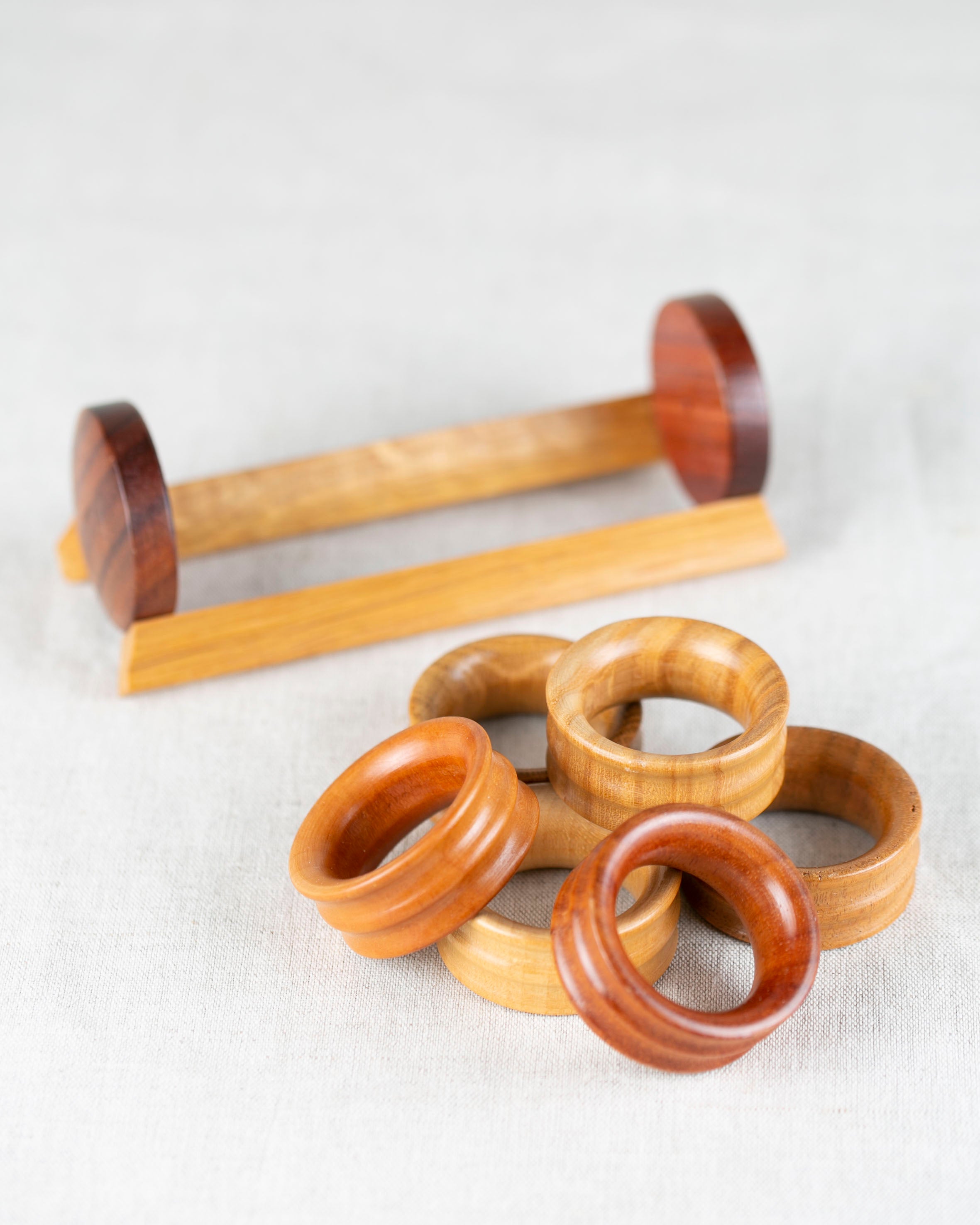Serviettenringe aus Holz mit Halterung