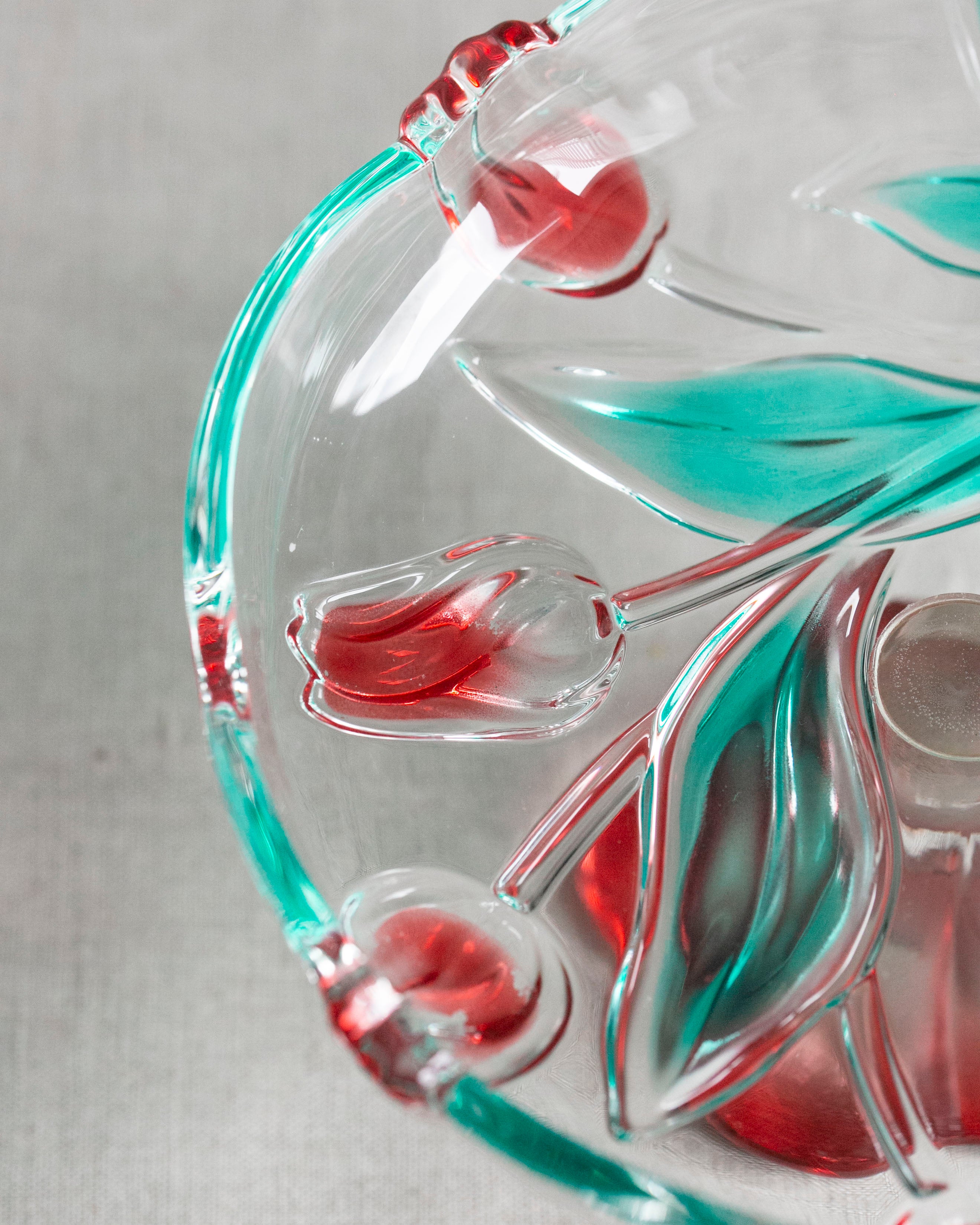 Glasschale mit Tulpenverzierung