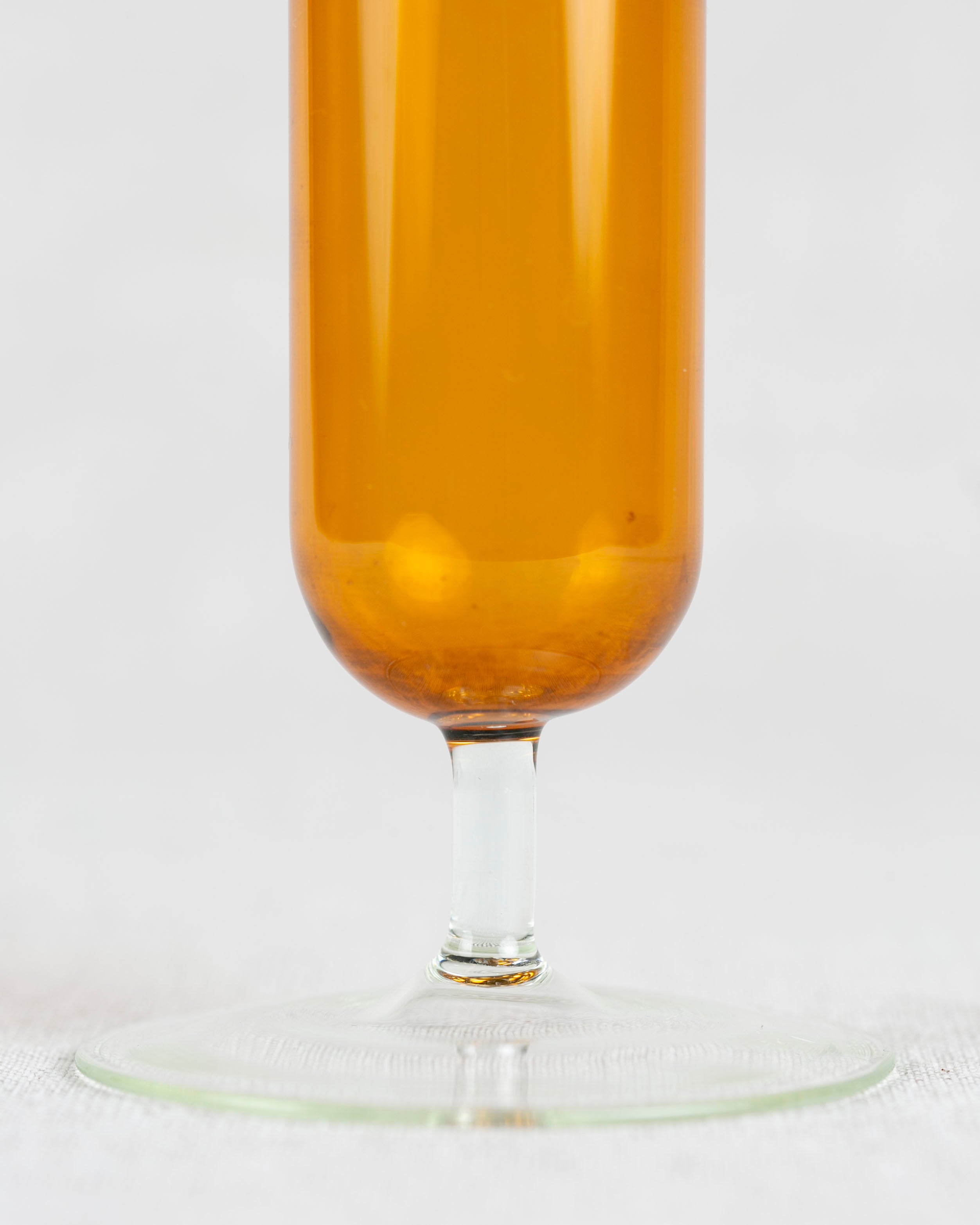 schmale bernsteinfarbene Glaskunst Vase