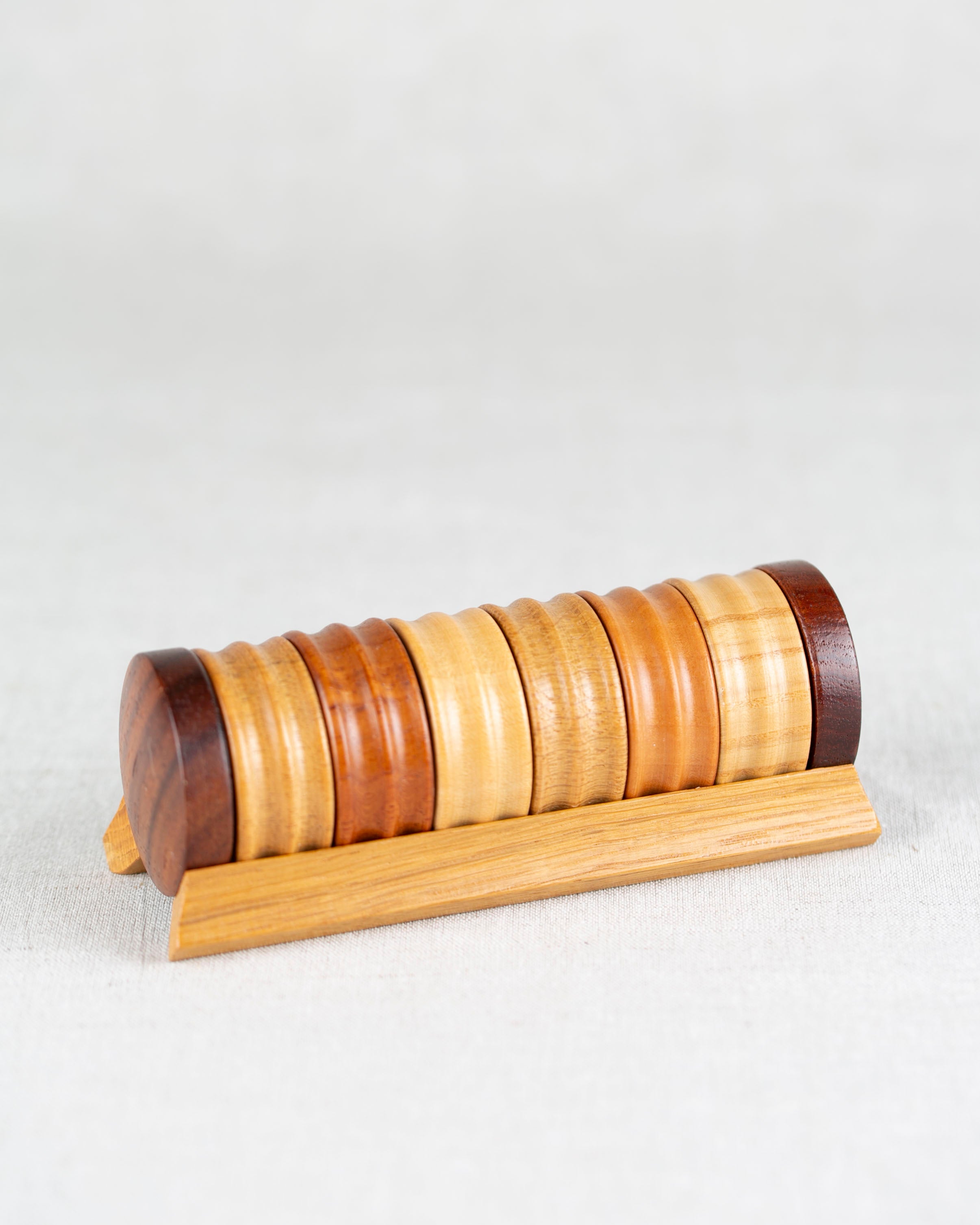 Serviettenringe aus Holz mit Halterung