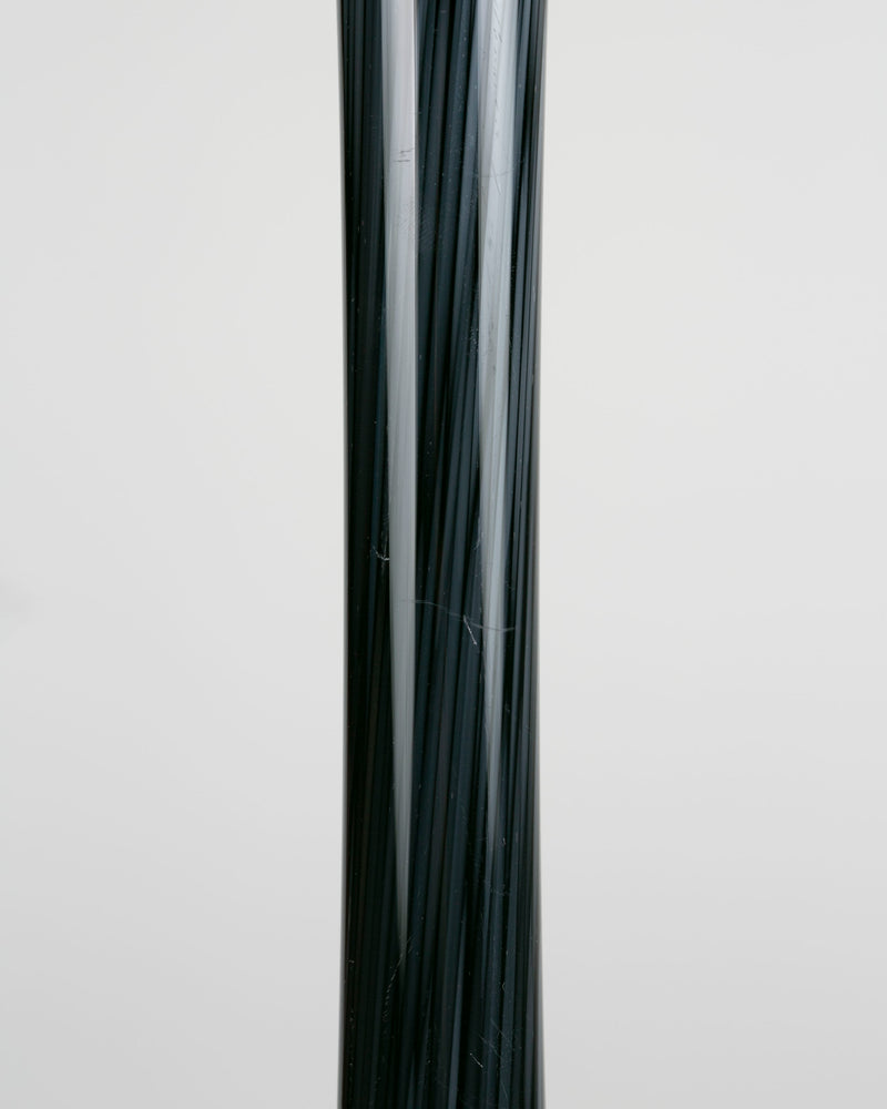 Schwarze lange Glasvase im Murano-Stil