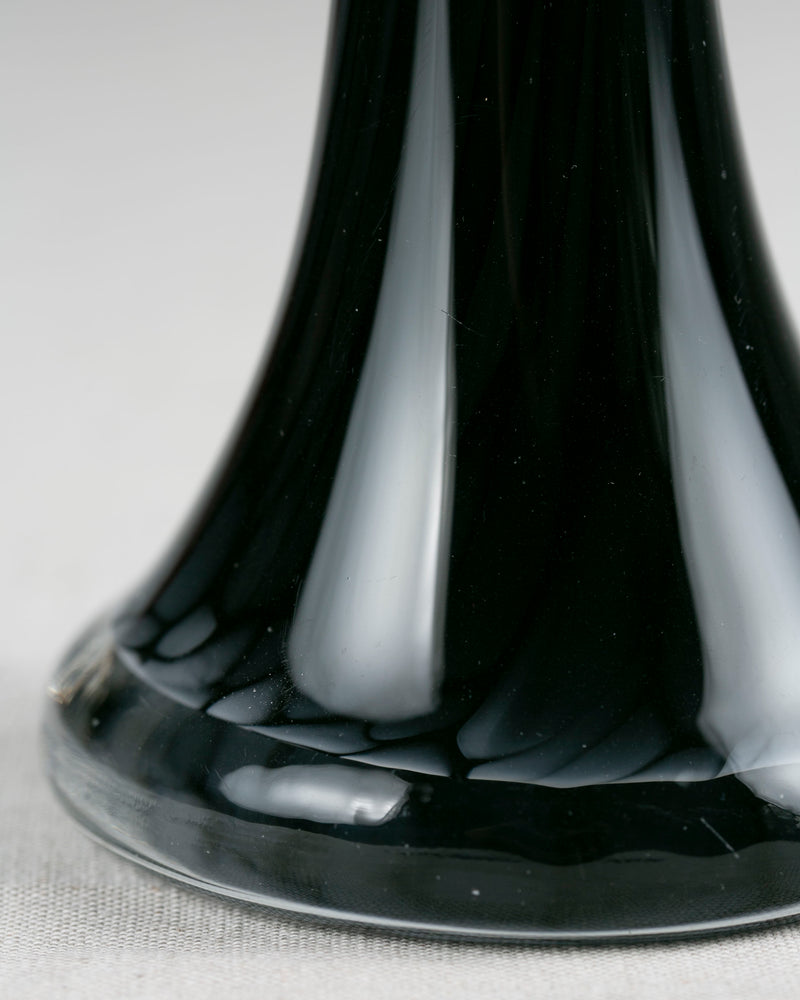 Schwarze lange Glasvase im Murano-Stil